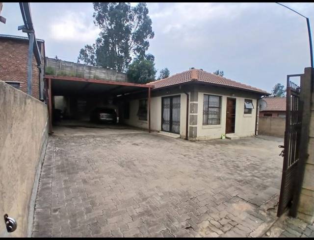 5 BEDROOM HOUSE FOR SALE IN OLIEVENHOUTBOSCH